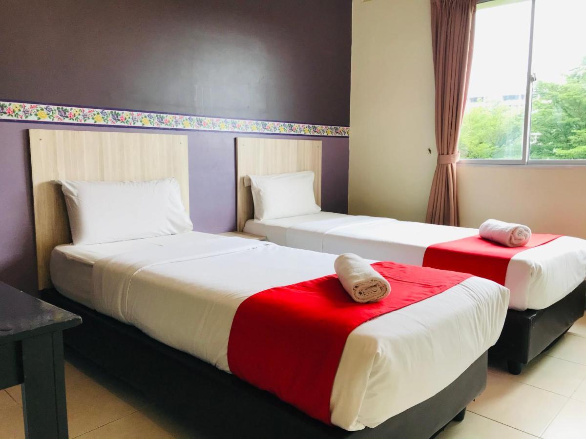 Alia Express Ferringhi Hotel 2*