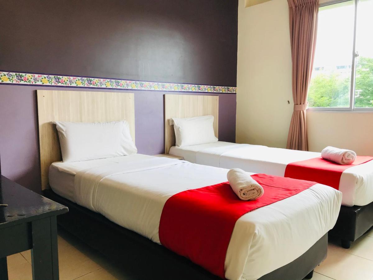 Alia Express Ferringhi Hotel 2*