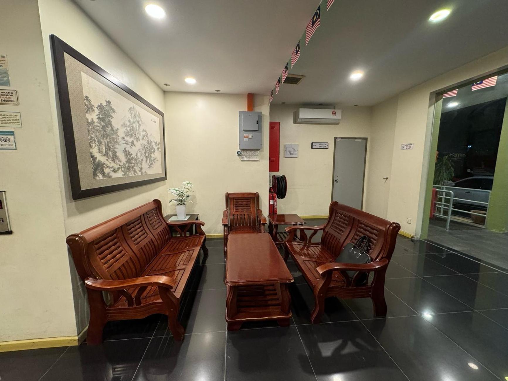 Alia Express Ferringhi Hotel 2*