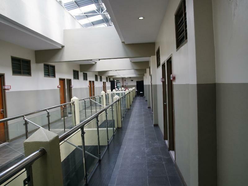 Alia Express Ferringhi Hotel 2*